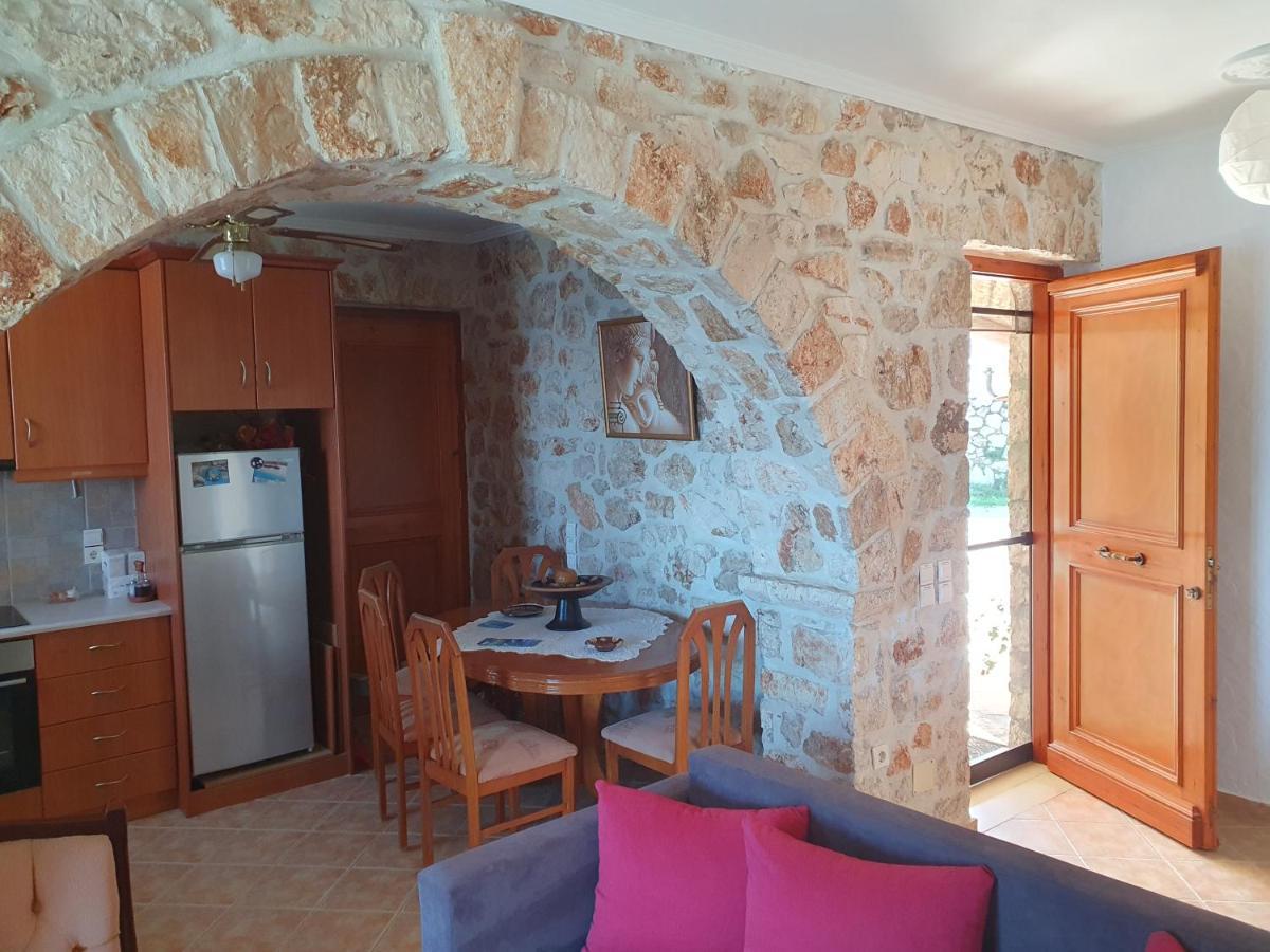Nireas : Stone Villa Orthoniai Exterior foto