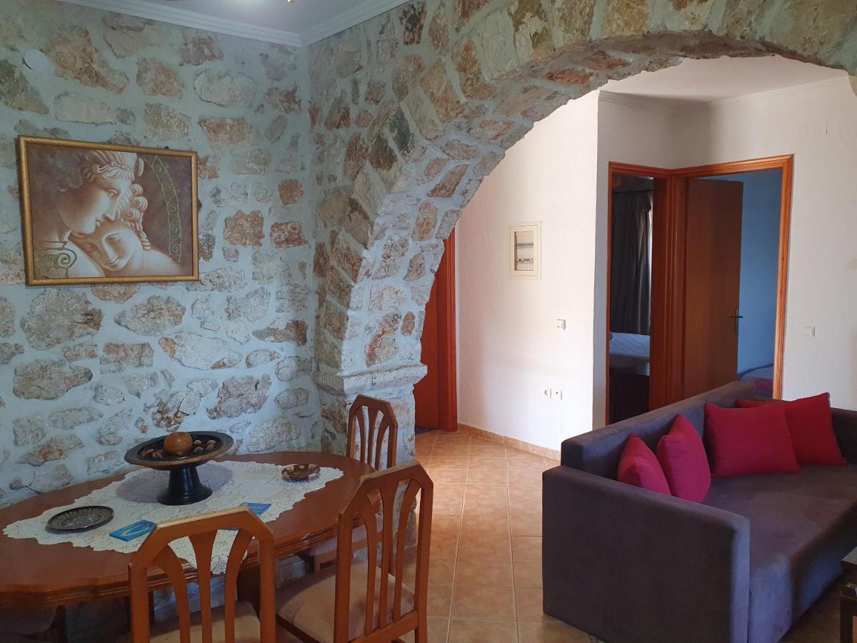 Nireas : Stone Villa Orthoniai Exterior foto