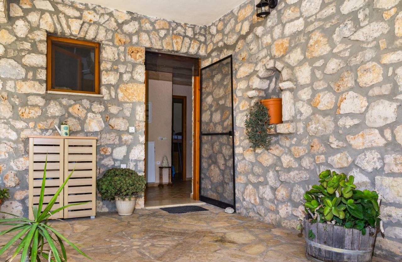 Nireas : Stone Villa Orthoniai Exterior foto