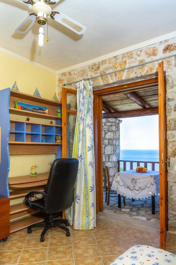 Nireas : Stone Villa Orthoniai Exterior foto